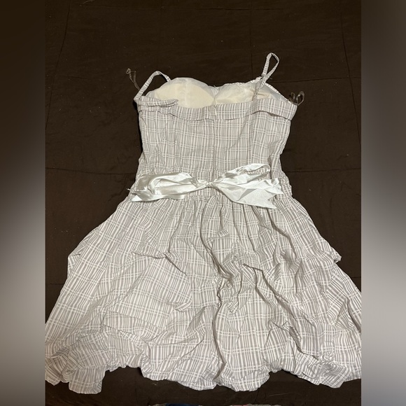 Grifflin Paris grey and white midi dress size Medium - Picture 2 of 6